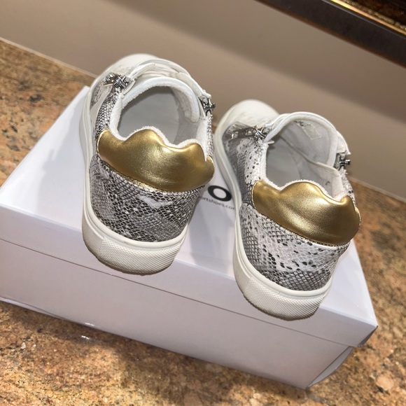 Snakeskin Star Pattern Women’s Sneaker - Picture 9 of 9